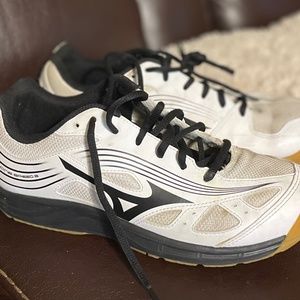 Mizuno volleyball shoes